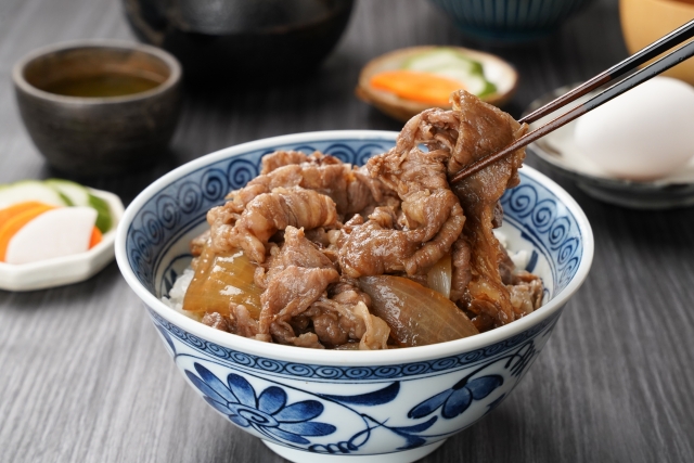 松屋で期間限定の「カルビと特選ブリスケット肉の合い盛り丼」を食べてきました！
